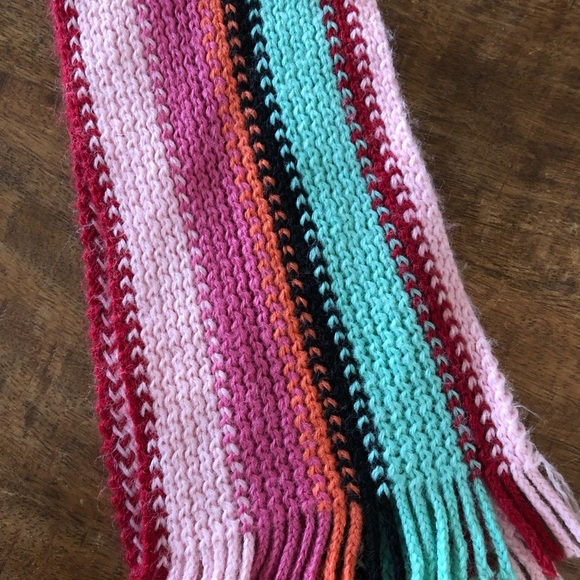 GAP Scarves - Set of 3 - Picture 6 of 8